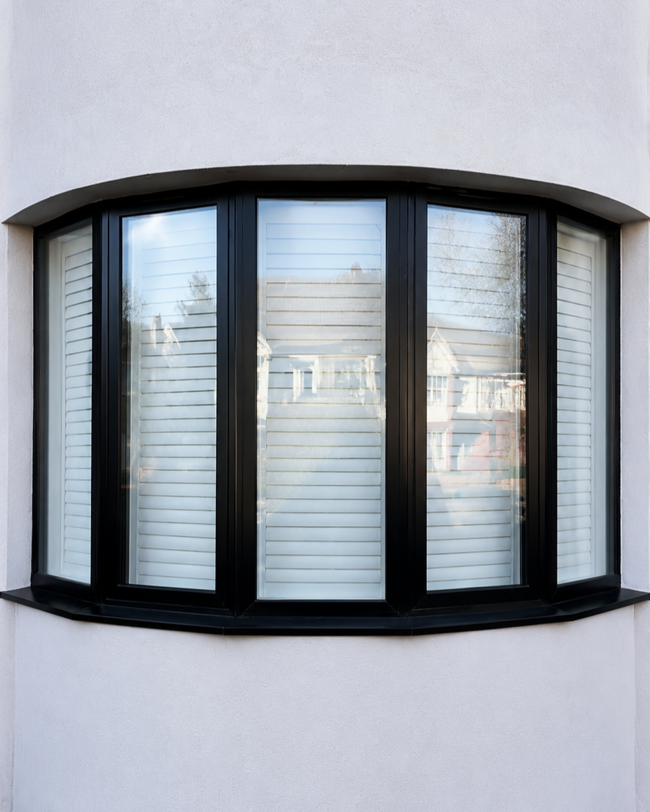 Second close-up of the bay window installation on the white house